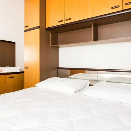 Apartments Anka * Trsteno