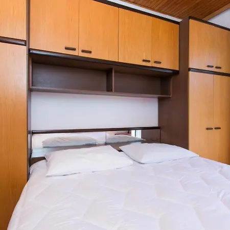 Apartments Anka * Trsteno