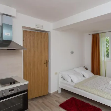 Apartments Anka * Trsteno