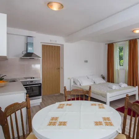 Apartments Anka * Trsteno