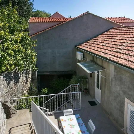 Apartments Anka * Trsteno